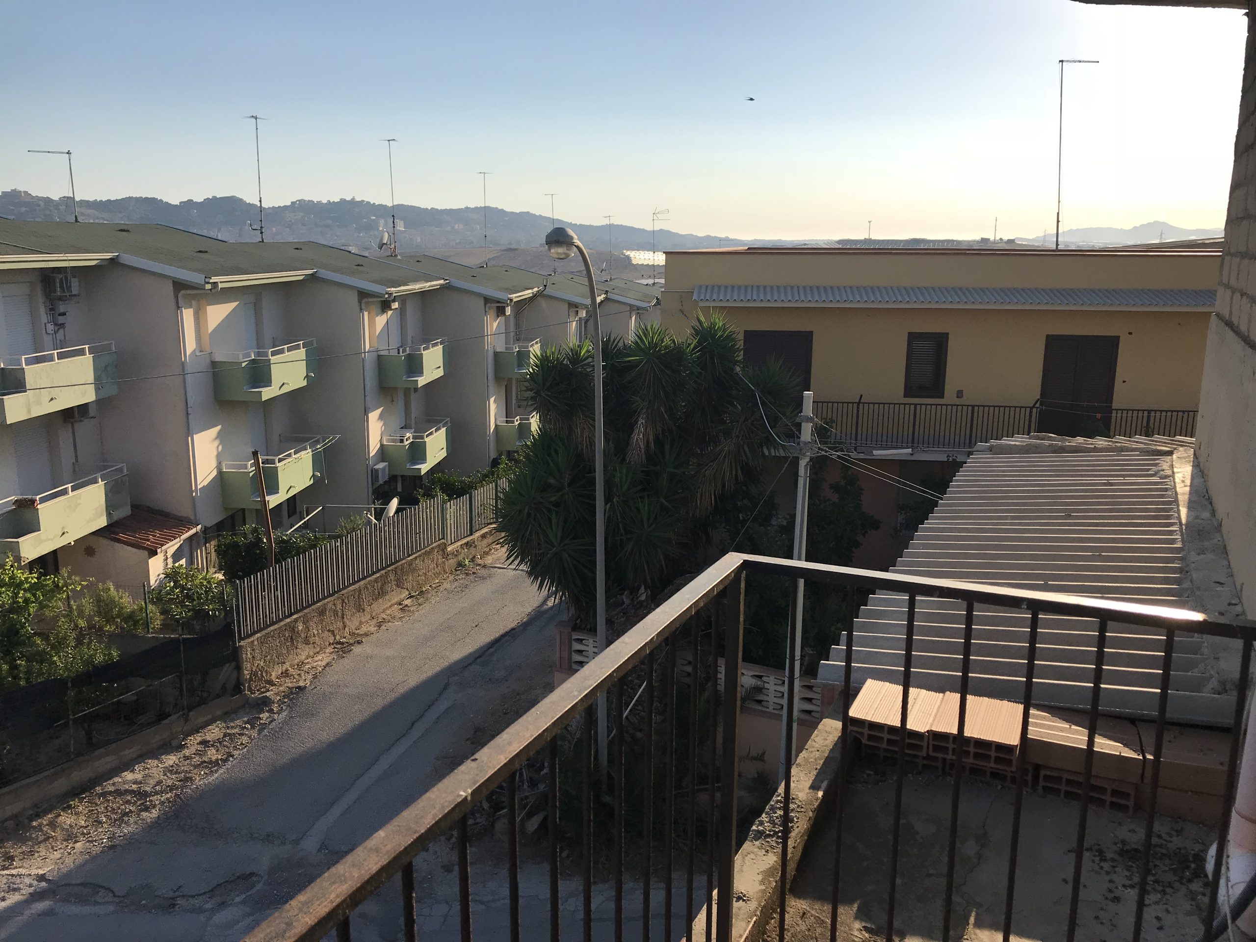 Appartamento da rifinire con terrazzo soprastante – Panoramico