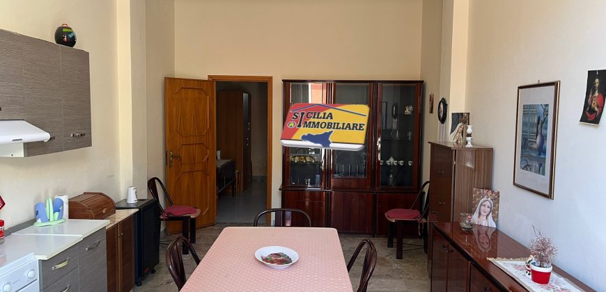 Appartamento primo piano zona via Palma
