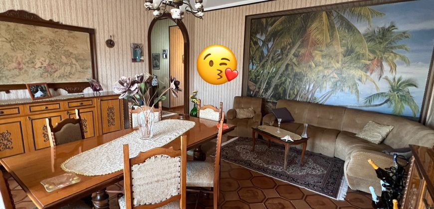 Appartamento primo piano zona via Palma