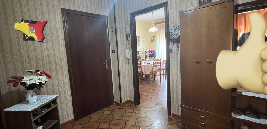 Appartamento primo piano zona via Palma