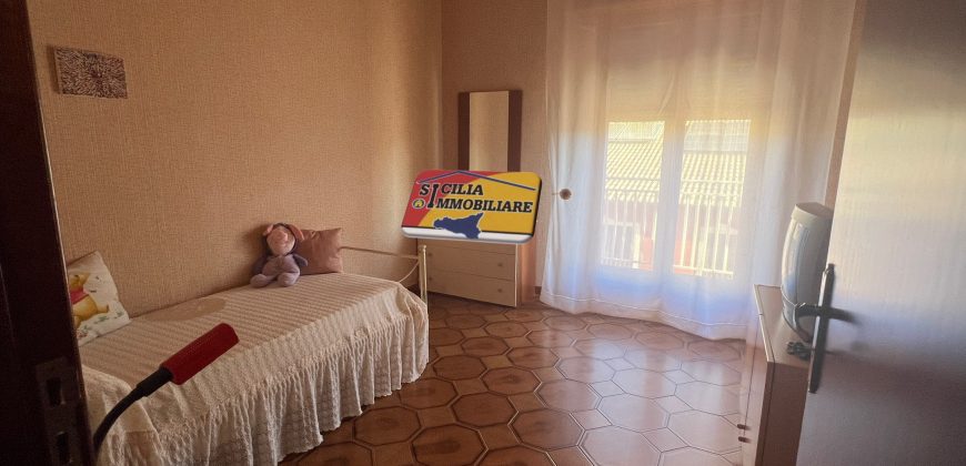 Appartamento primo piano zona via Palma