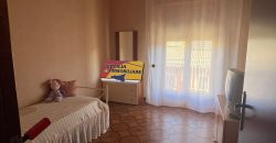 Appartamento primo piano zona via Palma