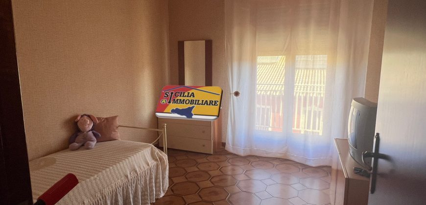 Appartamento primo piano zona via Palma