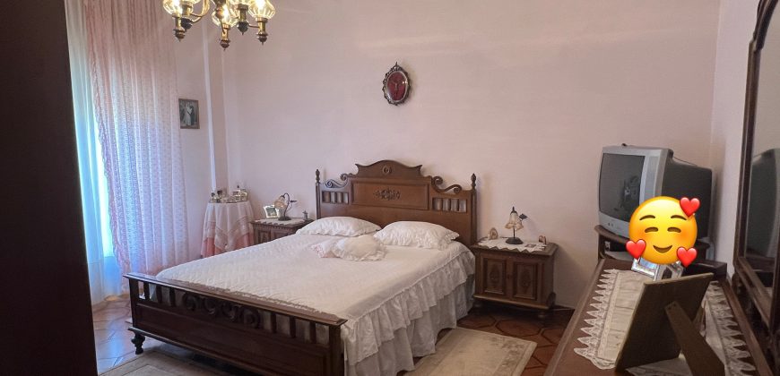 Appartamento primo piano zona via Palma