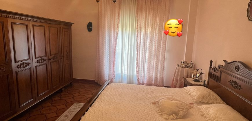 Appartamento primo piano zona via Palma