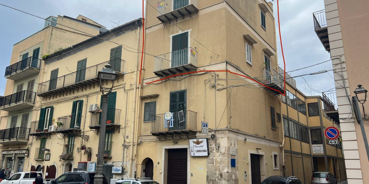 secondo, terzo e quarto piano con terrazzo corso Vottorio Emanuele