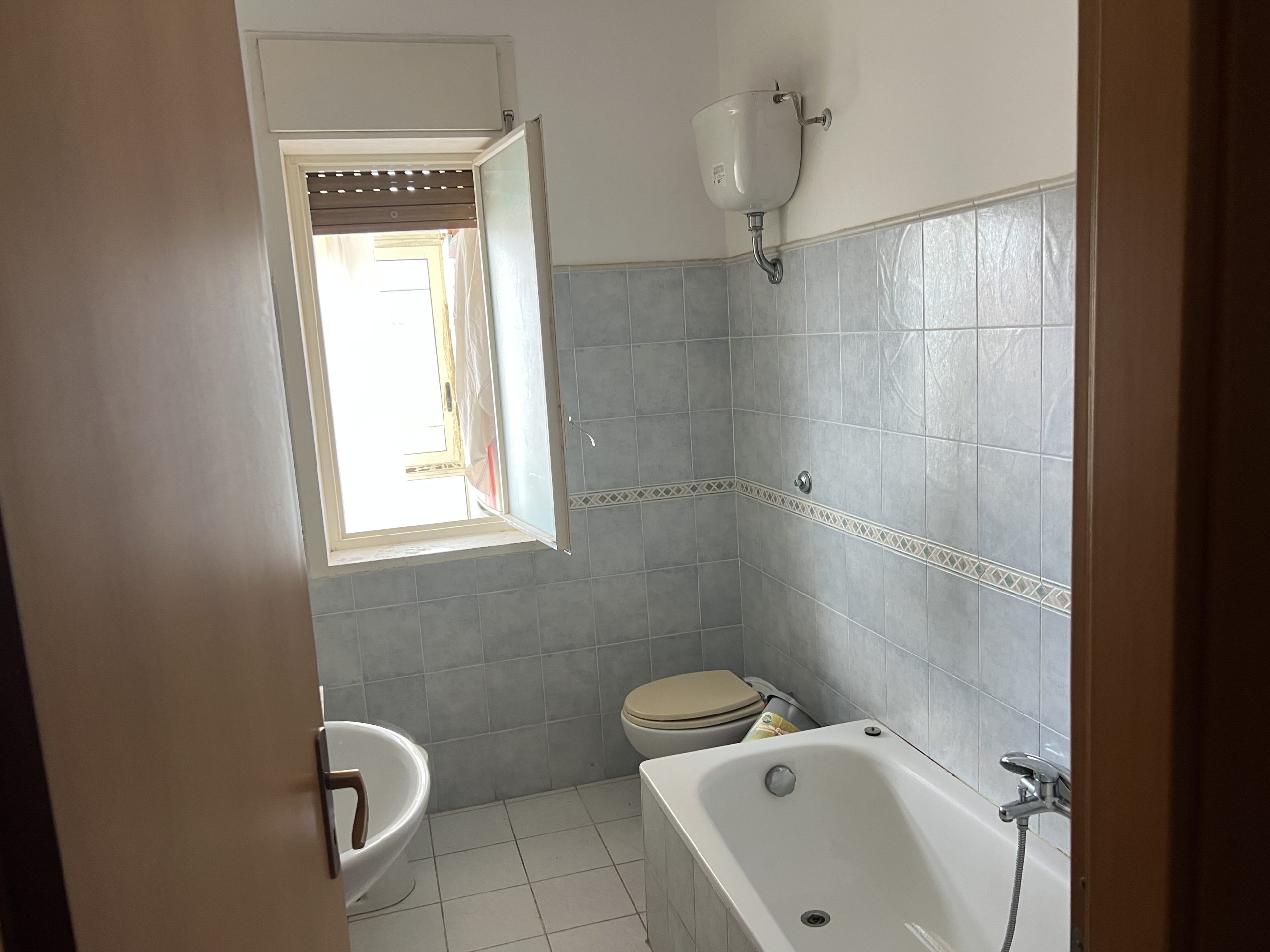 Appartamento primo piano zona villaggio dei fiori