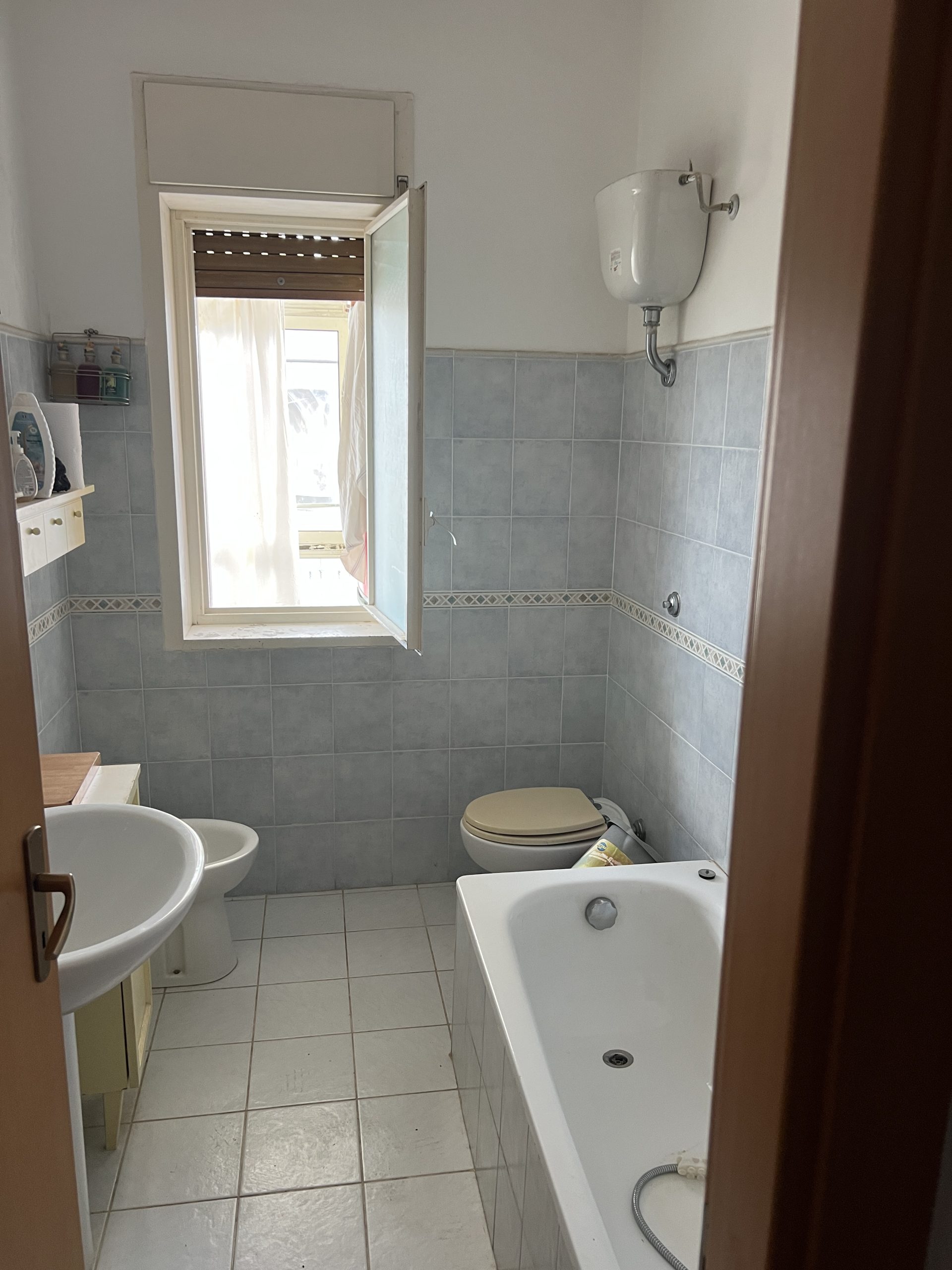 Appartamento primo piano zona villaggio dei fiori