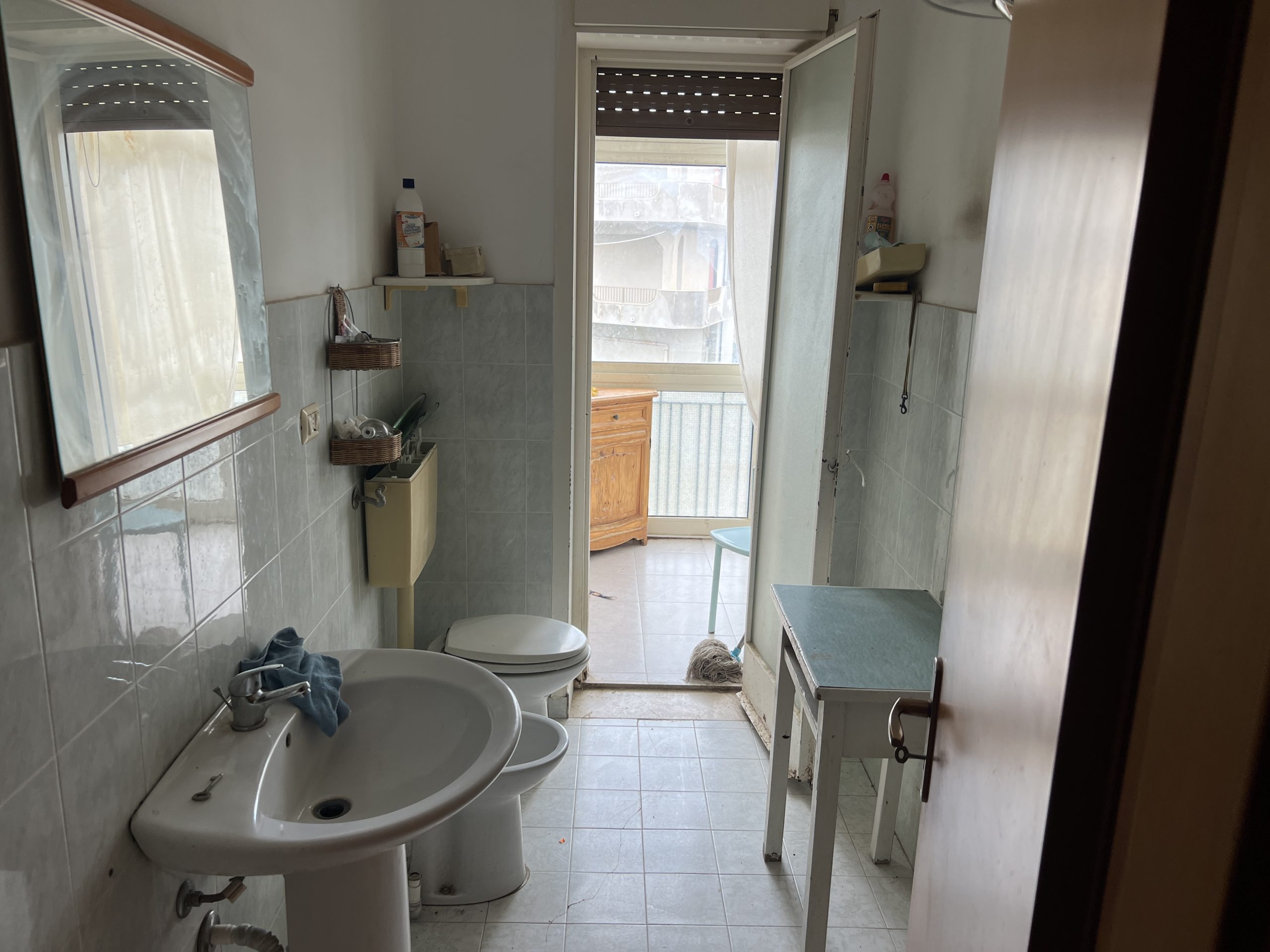 Appartamento primo piano zona villaggio dei fiori